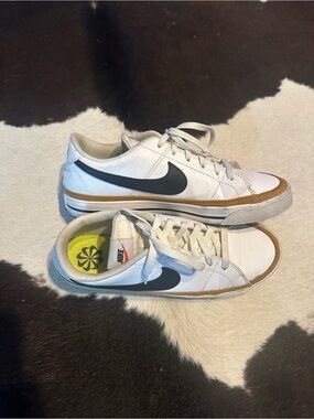 Nike Women’s Court Legacy Shoes